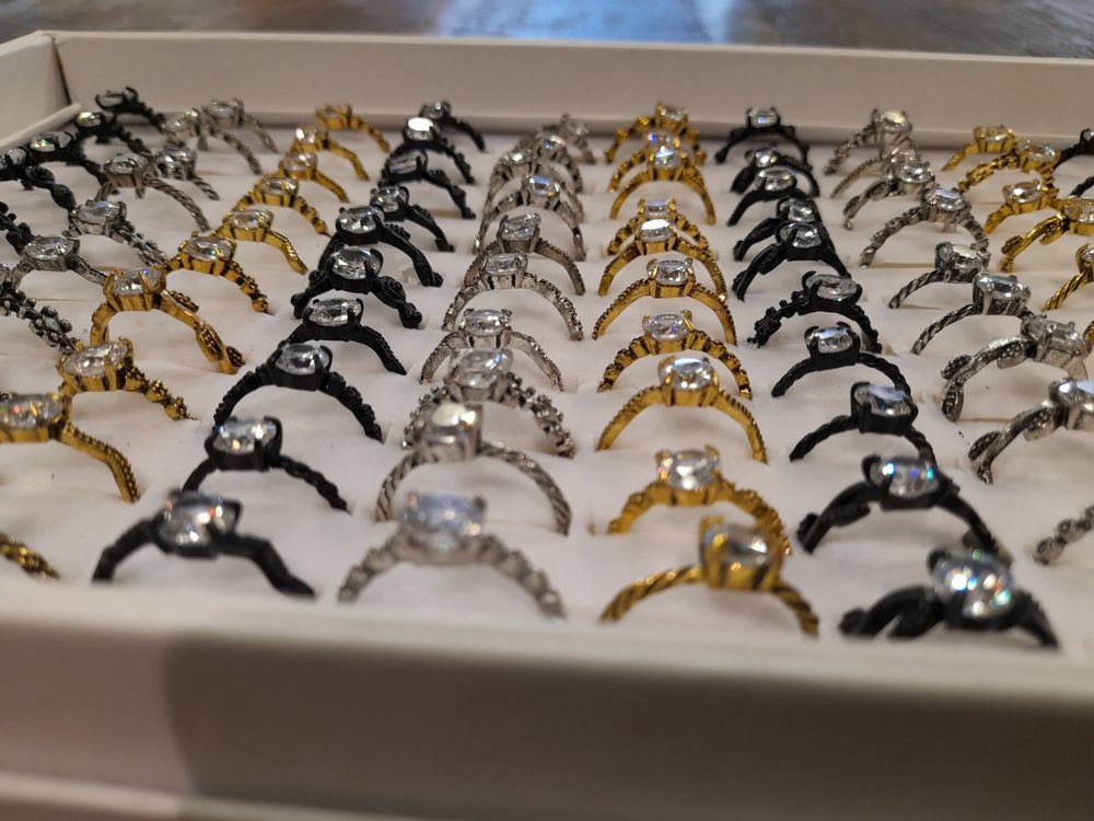 Weiße Ringbox Mit Samtfutter - Präsentationsschale Für 50-70 Ringe & Schmuck