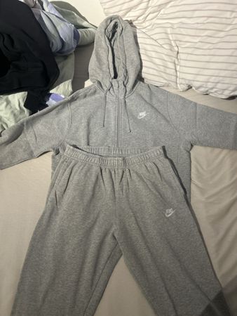 Nike Trainingsanzug grau Grösse M guter Zustand