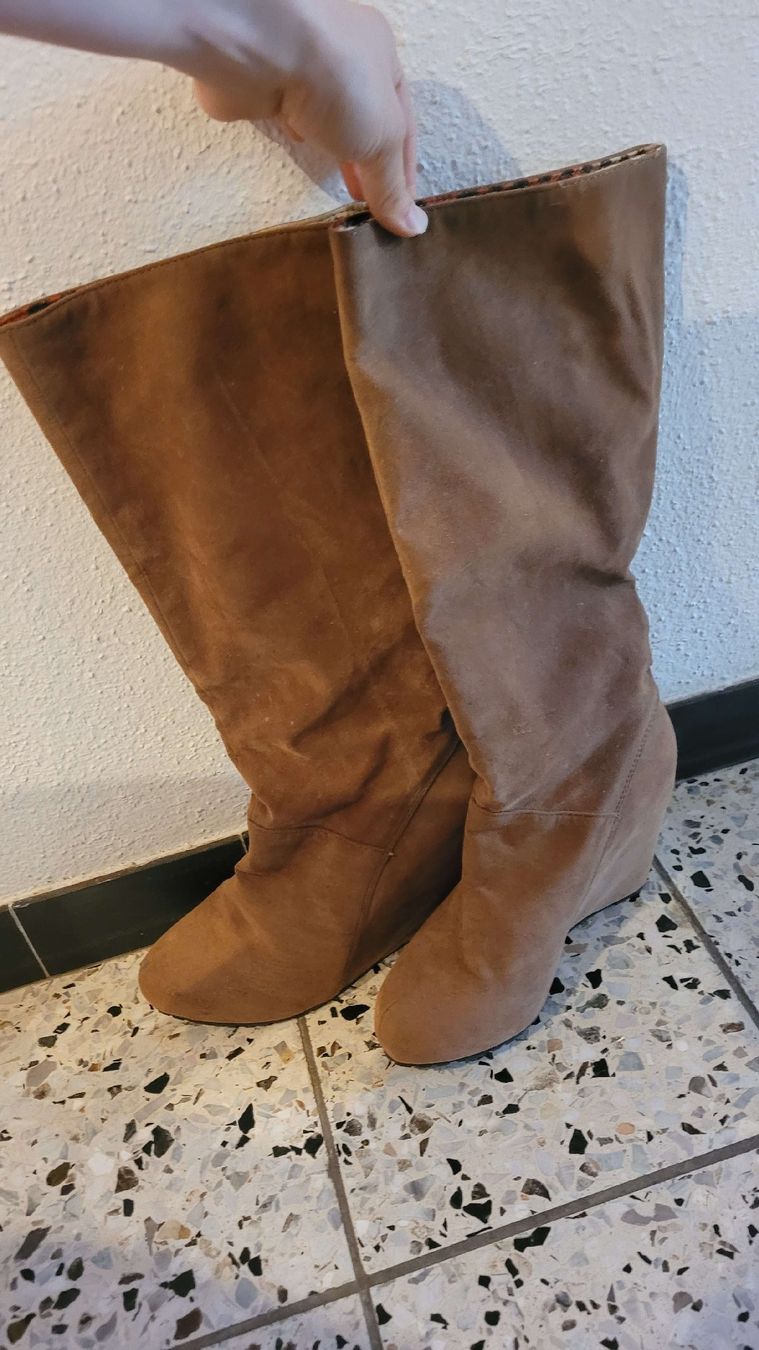 Scarpe da donna: Damen Stiefel Braun Keilabsatz Grösse 38 – Usato da Brugg AG venduto da Ela_Obi
