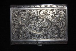 Antique etui à cigarettes en argent .