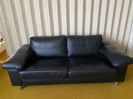 Schwarzes Ledersofa, 2-Sitzer - guter Zustand! Gemütlich!