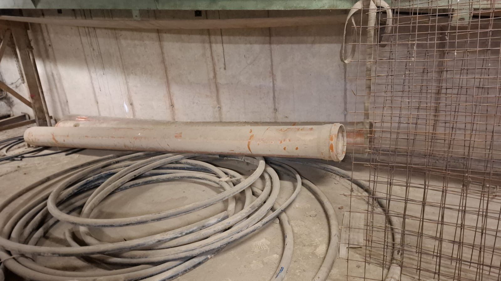 Tubi & Tubi flessibili: Pvc rohre 315*8 – Usato da Grünenmatt venduto da Lerchholz 1