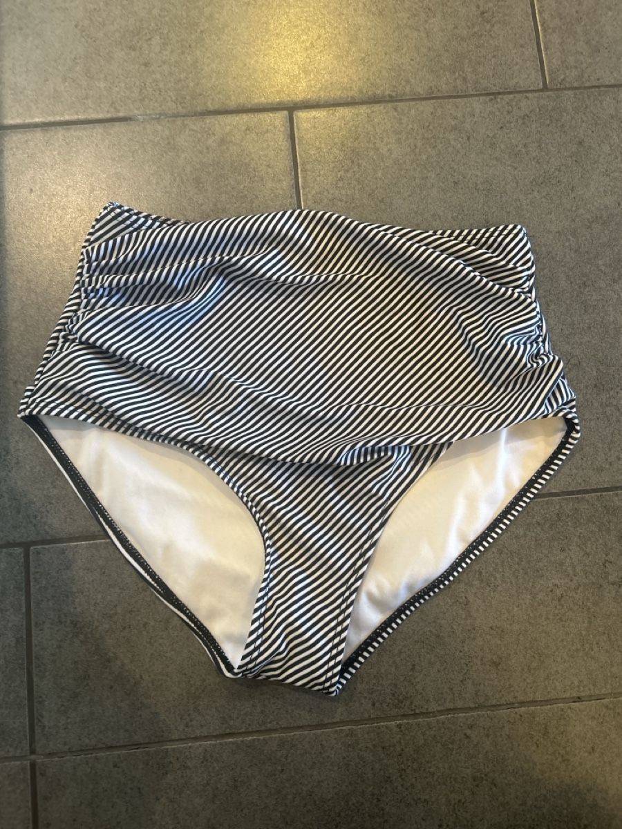 Maillots de bain & Bikinis: Badeanzüge Bikini Set Gr.M – Neuf (Voir description) à Mühledorf SO par Dania77 1