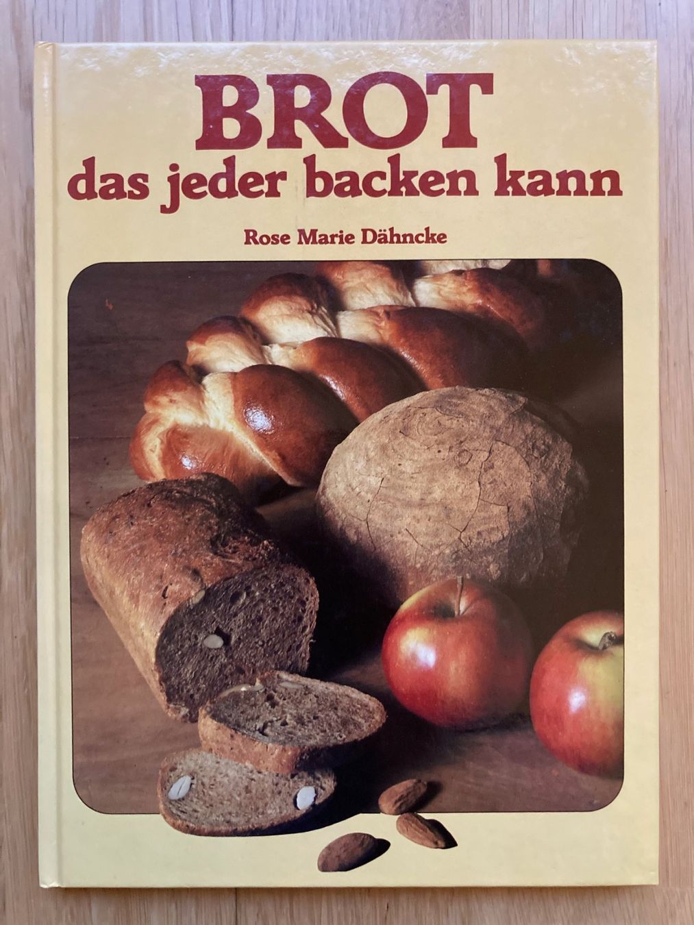 Libri: Zwei Kochbücher: Brot und Käse – Nuovo (secondo la descrizione) da Basel venduto da Eleonora3