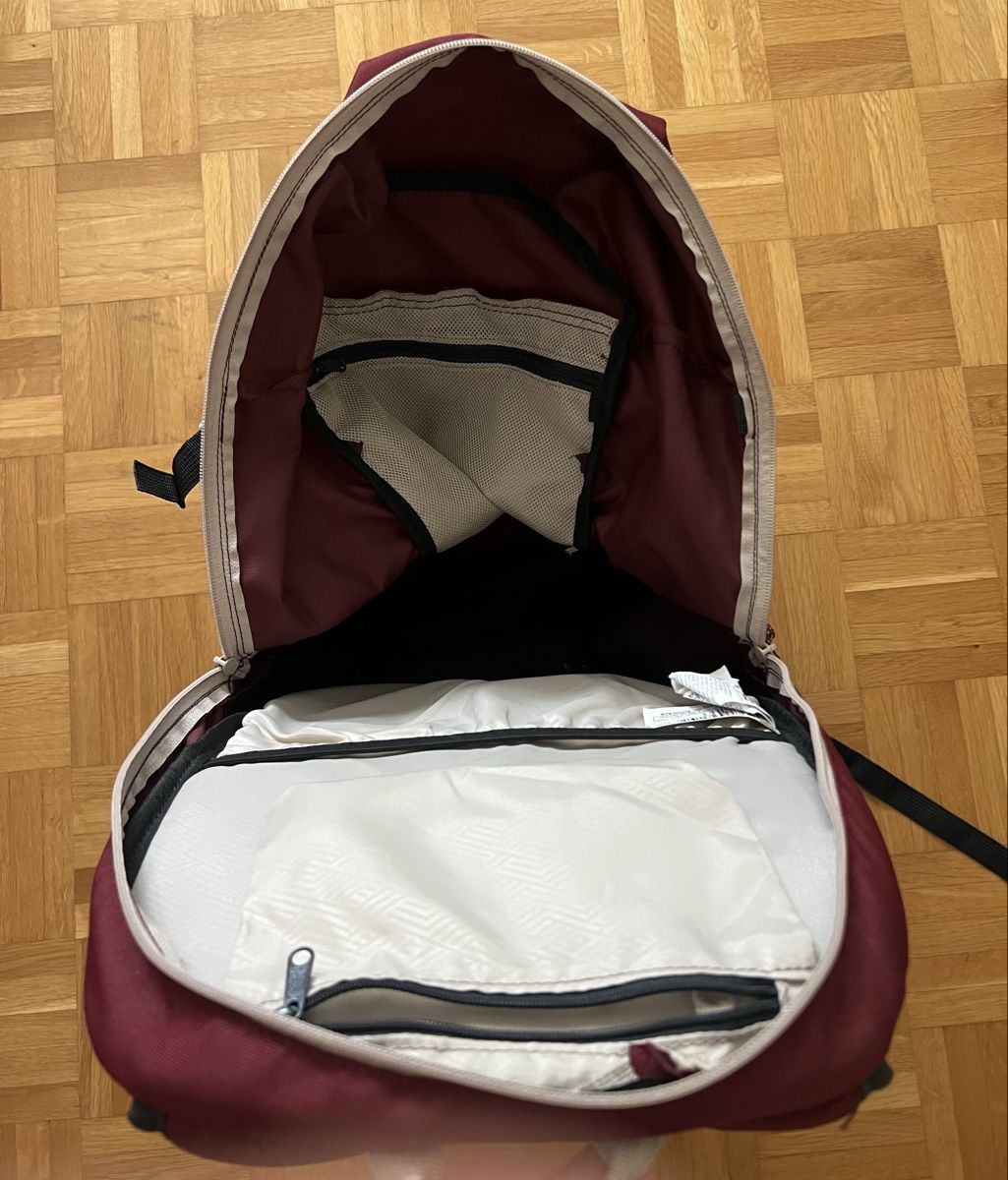 Decathlon Zaini: Schöner Quechua Rucksack, bordeauxrot – Nuovo (secondo la descrizione) da Rüschlikon venduto da Picpara 2
