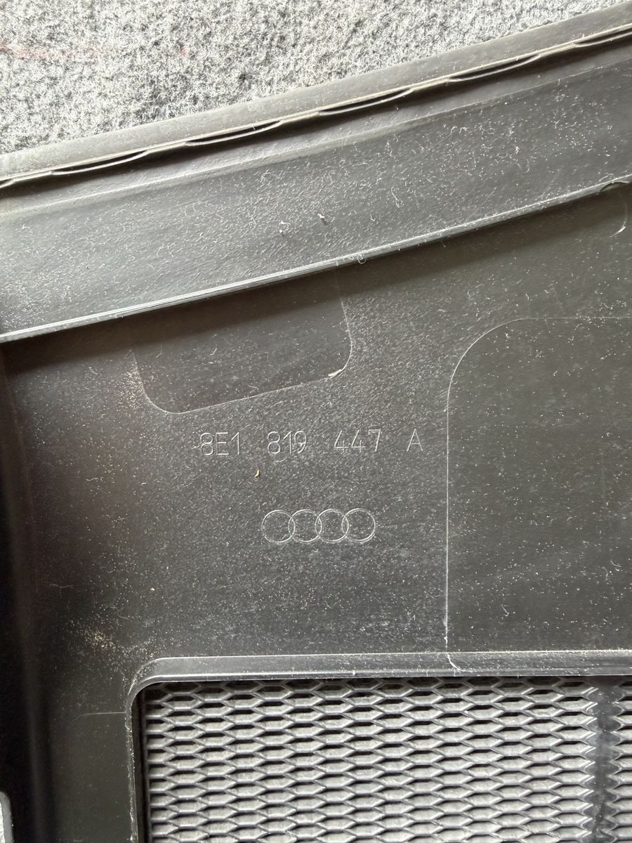 Audi Toutes les pièces auto: Wasserkastenabdeckung (Audi) – D'occasion à Ulisbach par PET-030 2