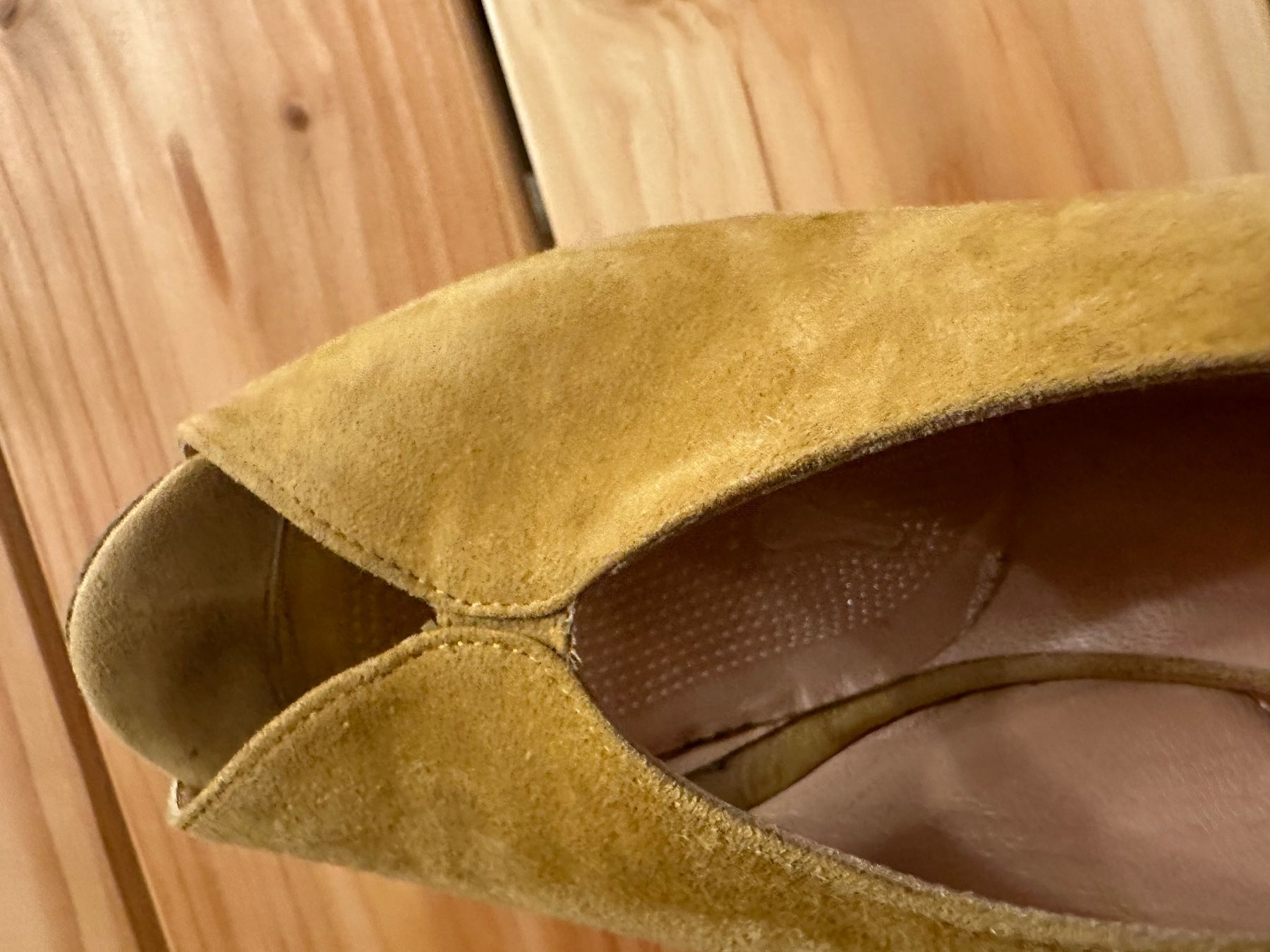 Scarpe da donna: Ockerfarbene Pumps, Italienischer Wildleder – Usato da Cham venduto da ninochka02 5