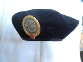 Schweizer Armee Béret in sehr schönem Zustand mit Emblem