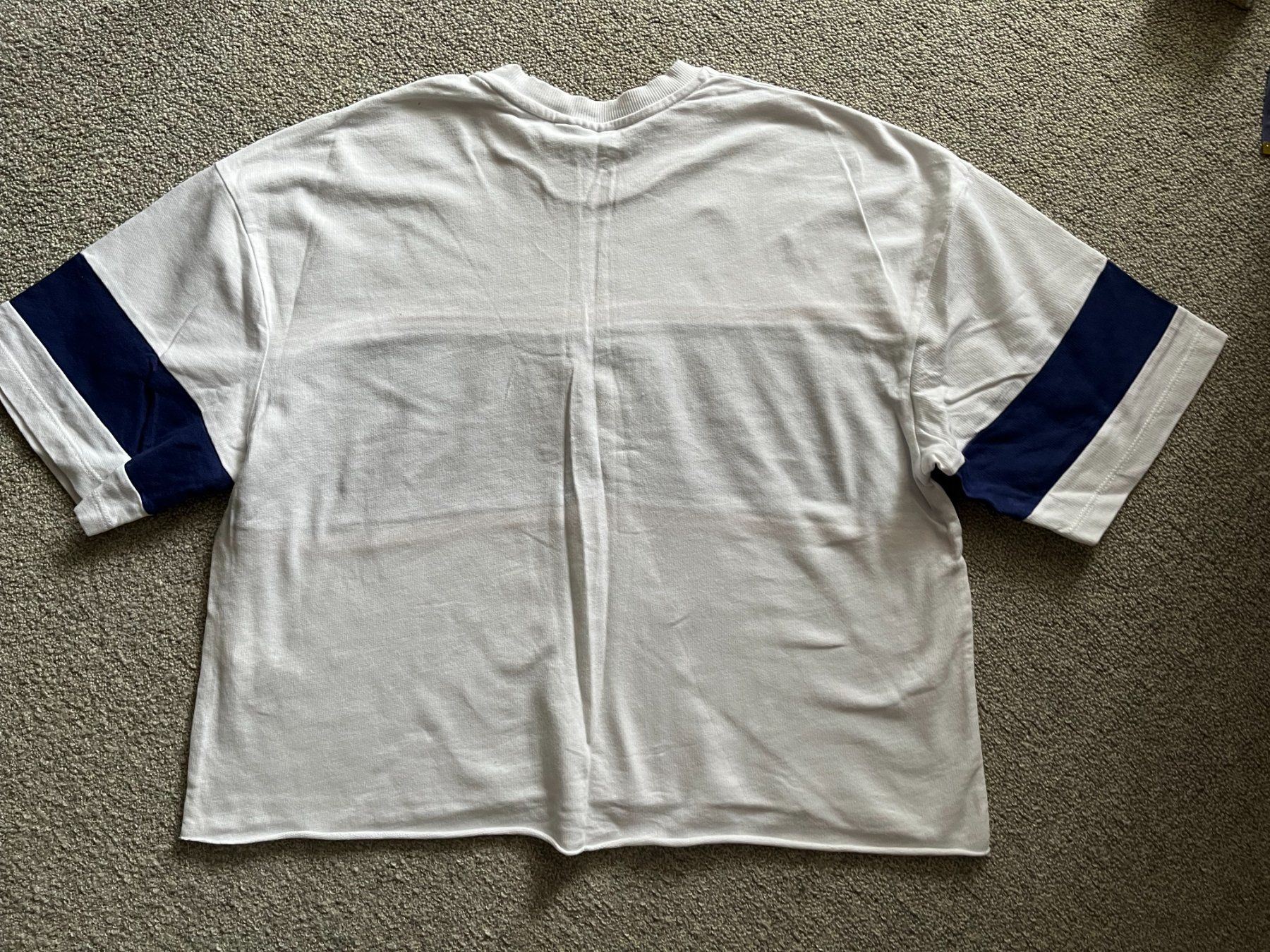 Bershka T-shirt: Bershka T-Shirt Gr M-L – Usato da Rekingen AG venduto da Maxim5332G 2