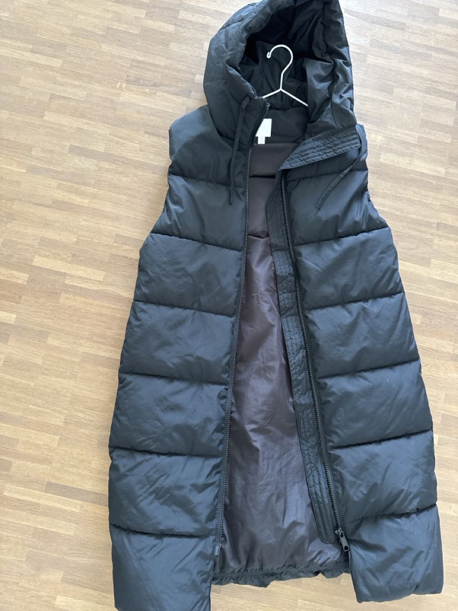 H&M Gilet & Giacche senza maniche: Damen Weste H&M schwarz Grösse XS lang – Usato da Mels venduto da ann_v2x9