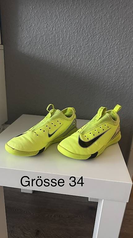 Scarpe da uomo: Fussball Hallenschuhe – Usato da Ebikon venduto da prenqajf