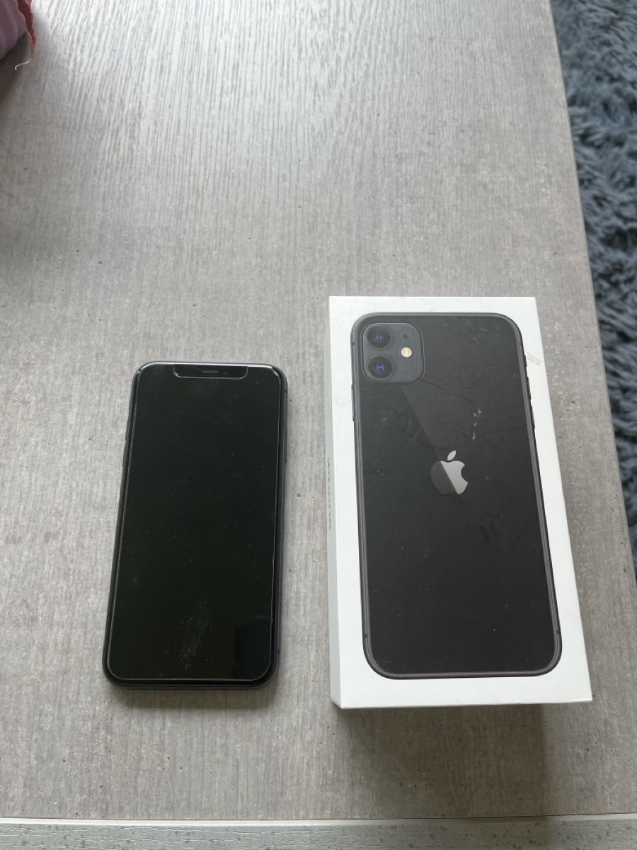 Apple Telefoni cellulari / Smartphones: iPhone 11 - 256GB - Schwarz – Difettoso da Hombrechtikon venduto da Kaatja
