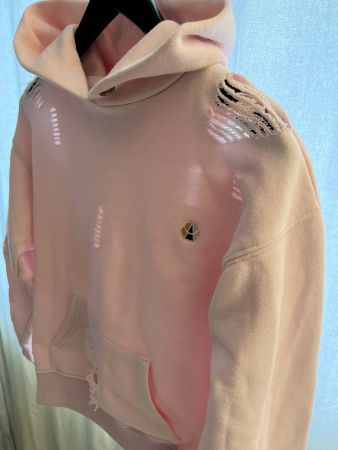 Rosa Designer Hoodie mit Rissen, Gr. XS /S