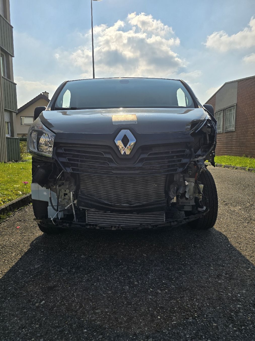 Renault Autos: Renault Trafic dci125 – Defekt aus Emmen von KGB33 1