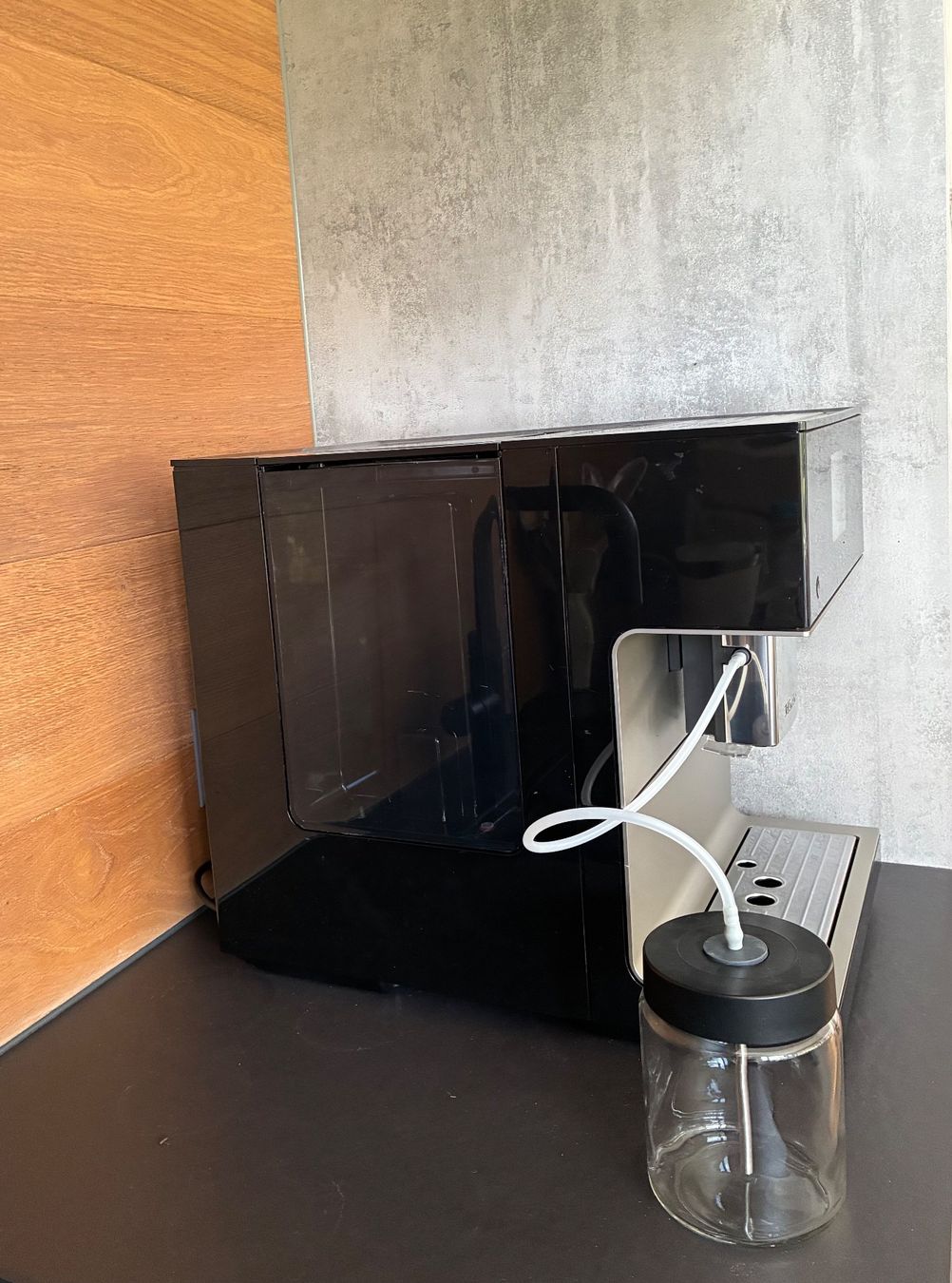 Miele Machines à café & Machines à expresso: Miele Kaffeevollautomat CM 7550 – Défectueux à Maienfeld par sil_r65z 2