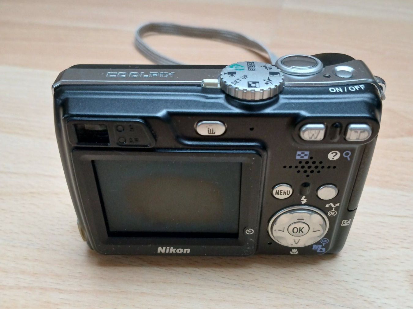 Nikon Fotocamera: Nikon Coolpix 7900 defekt – Difettoso da Zürich venduto da deepee25