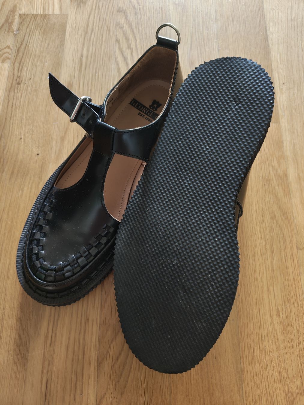 Scarpe da donna: George Cox shoes black  – Nuovo (secondo la descrizione) da Zug venduto da elenaanna 2