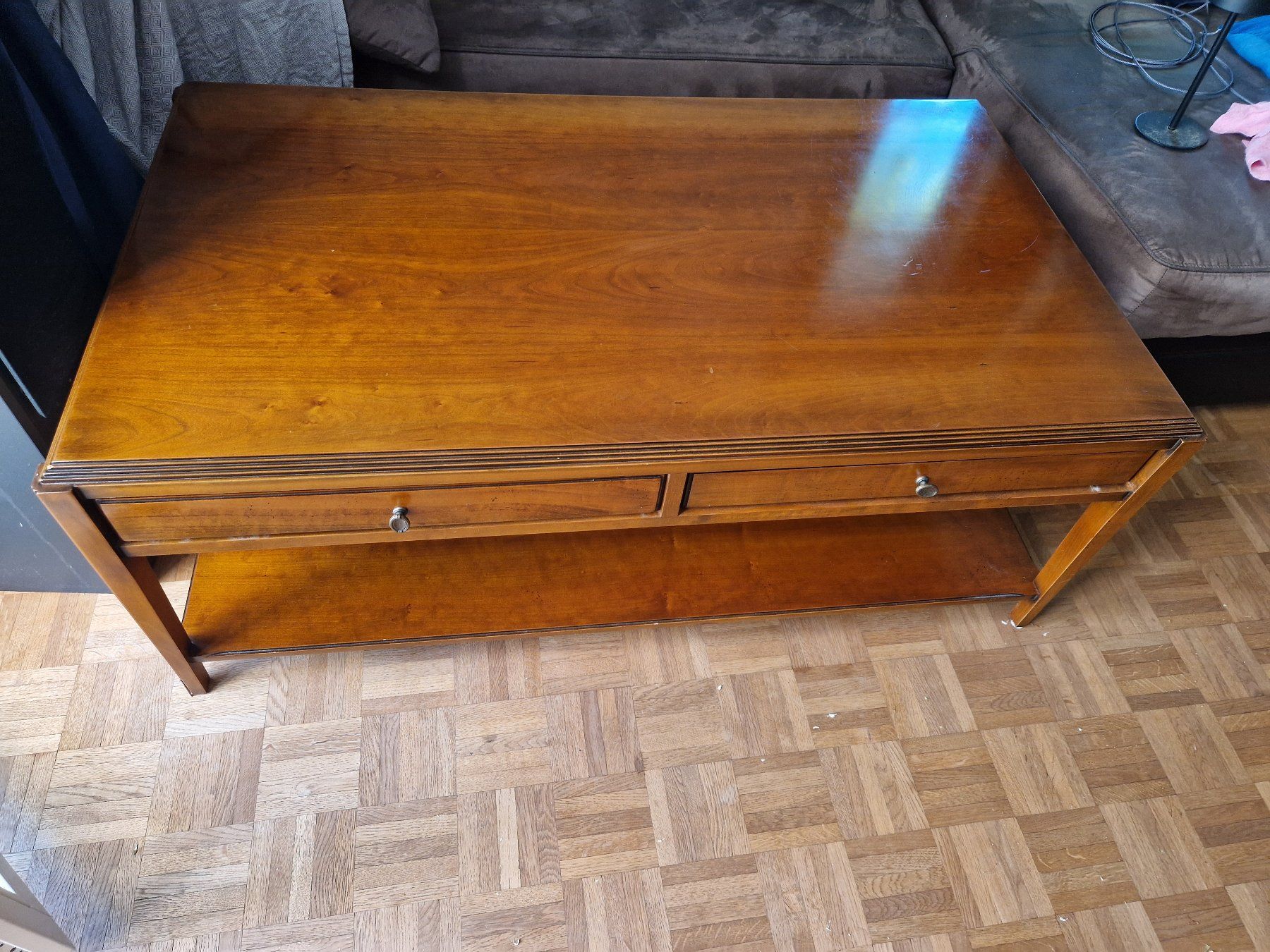 Tables: Holztisch mit Schubladen – D'occasion à Bern par DrGoalie