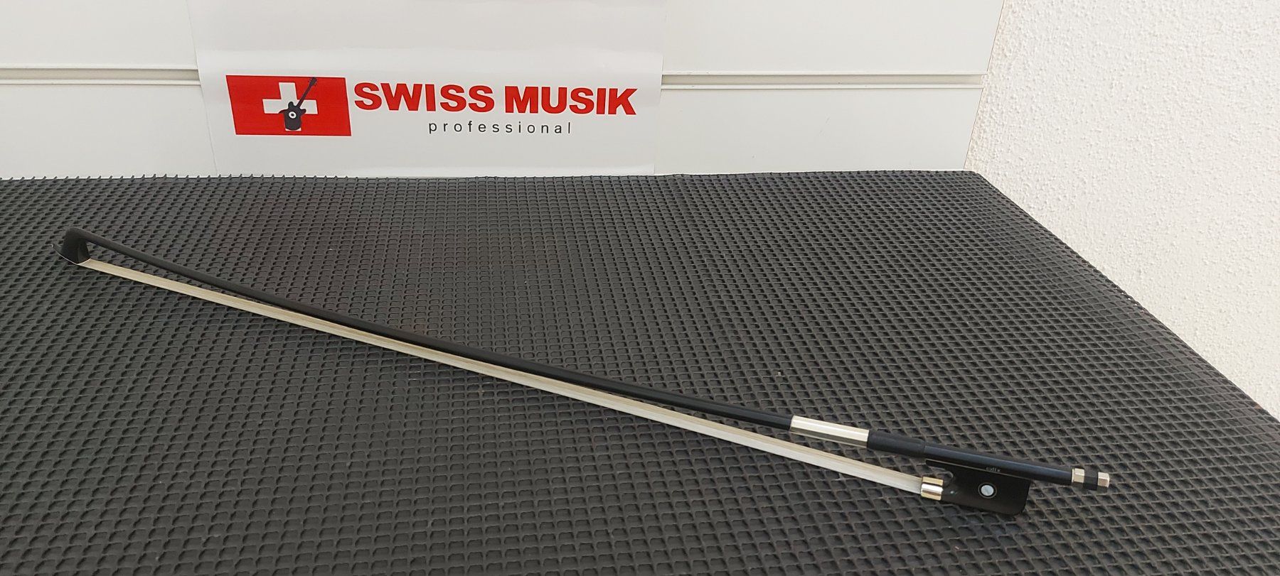 Strumenti musicali: 4/4 Cellobogen karbonfaser mongolische Pferdehaar,neuw – Nuovo (secondo la descrizione) da Glattbrugg venduto da Swissmusik