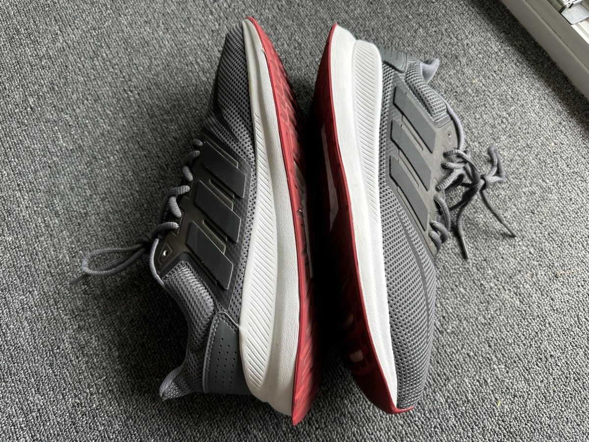 Adidas Herrenschuhe: Adidas homme taille 44.5 gris – Gebraucht aus Bulle von LeMoleson 4