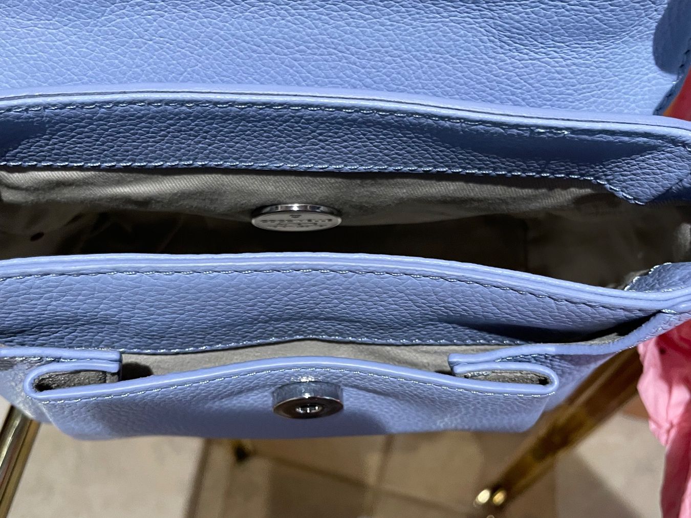 Coccinelle Taschen für Damen: Handtasche Coccinelle hellblau Leder gebraucht – Gebraucht aus Luterbach von vac_yv8x 3