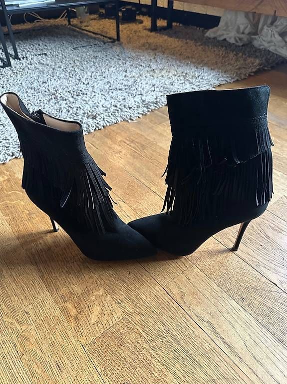 Damenschuhe: Navy Boot Stiefeletten Leder mit Fransen – Gebraucht aus Aathal-Seegräben von rom_cg7q 1