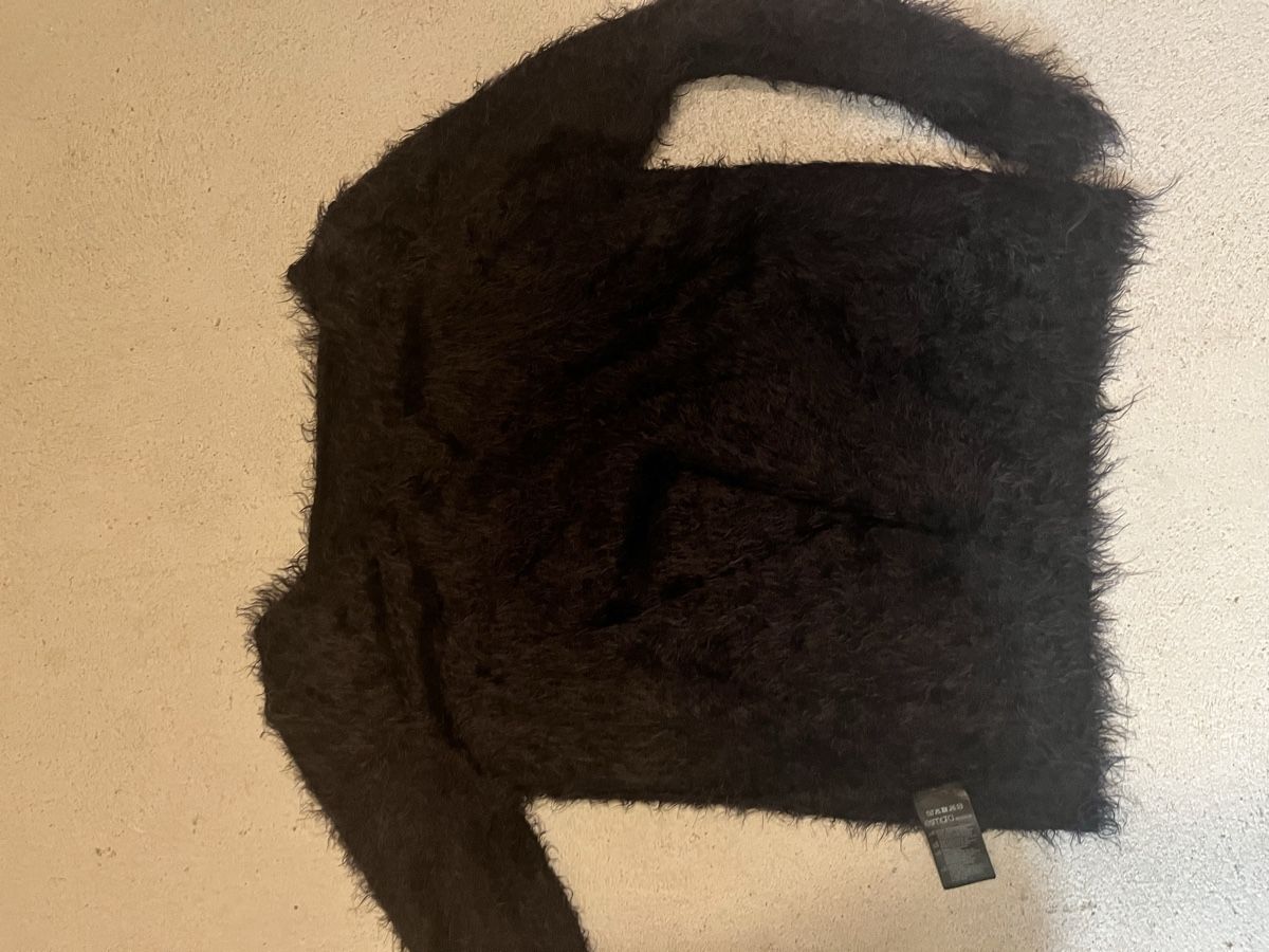 Pullover & Sweatshirts: Schwarzer Flausch-Pulli, super Zustand, Grösse L/44/46 – Gebraucht aus Altendorf von pas_5chw