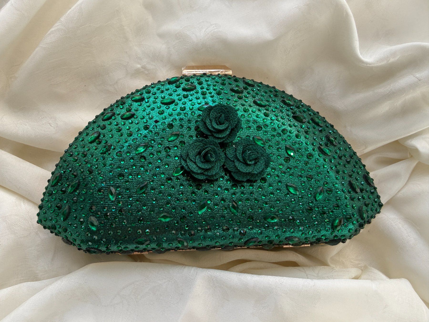 Borse da donna: Wunderschöne Abendtasche mit Kettenriemen - NEU – Nuovo e nell'imballaggio originale da Vacallo venduto da cri_229f