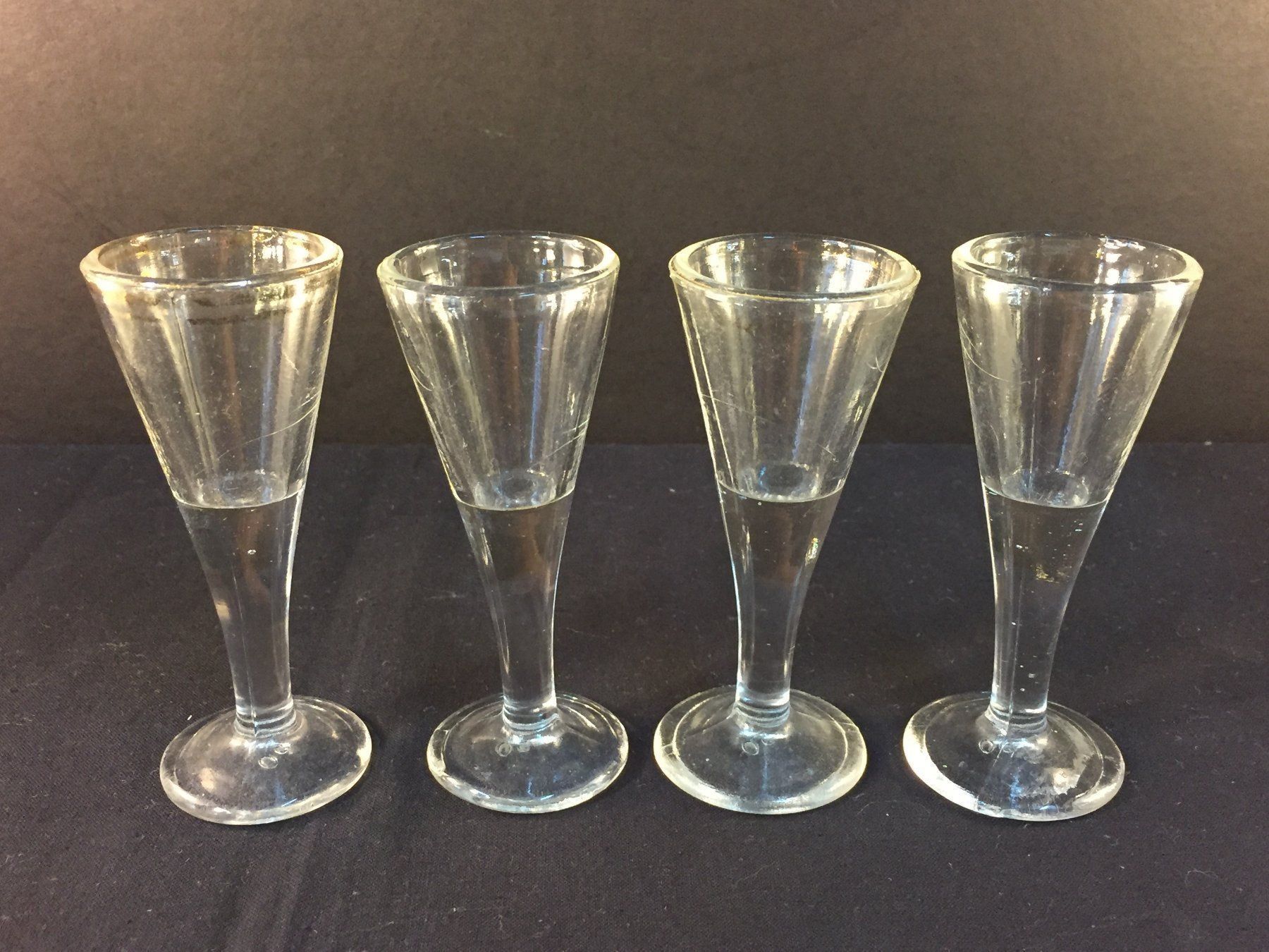 Bicchieri: Vintage 4 Pressed Schnaps/Likörgläser – Usato da Schaffhausen venduto da vintageville