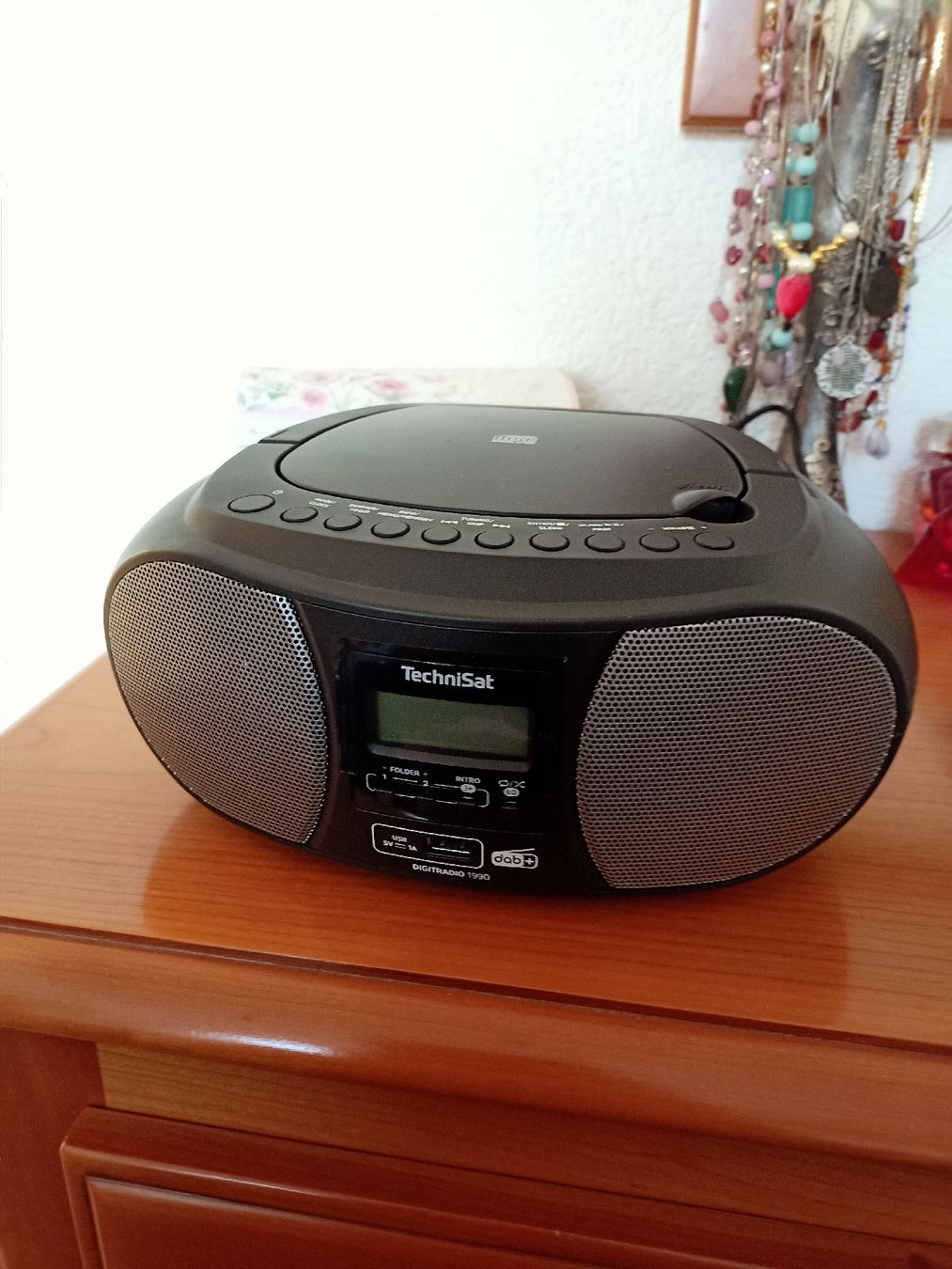 Technisat Multimediaplayer & Streamer: TechniSat Digitradio DAB+ - CD,, USB - Top Zustand – Gebraucht aus Flamatt von Marpou
