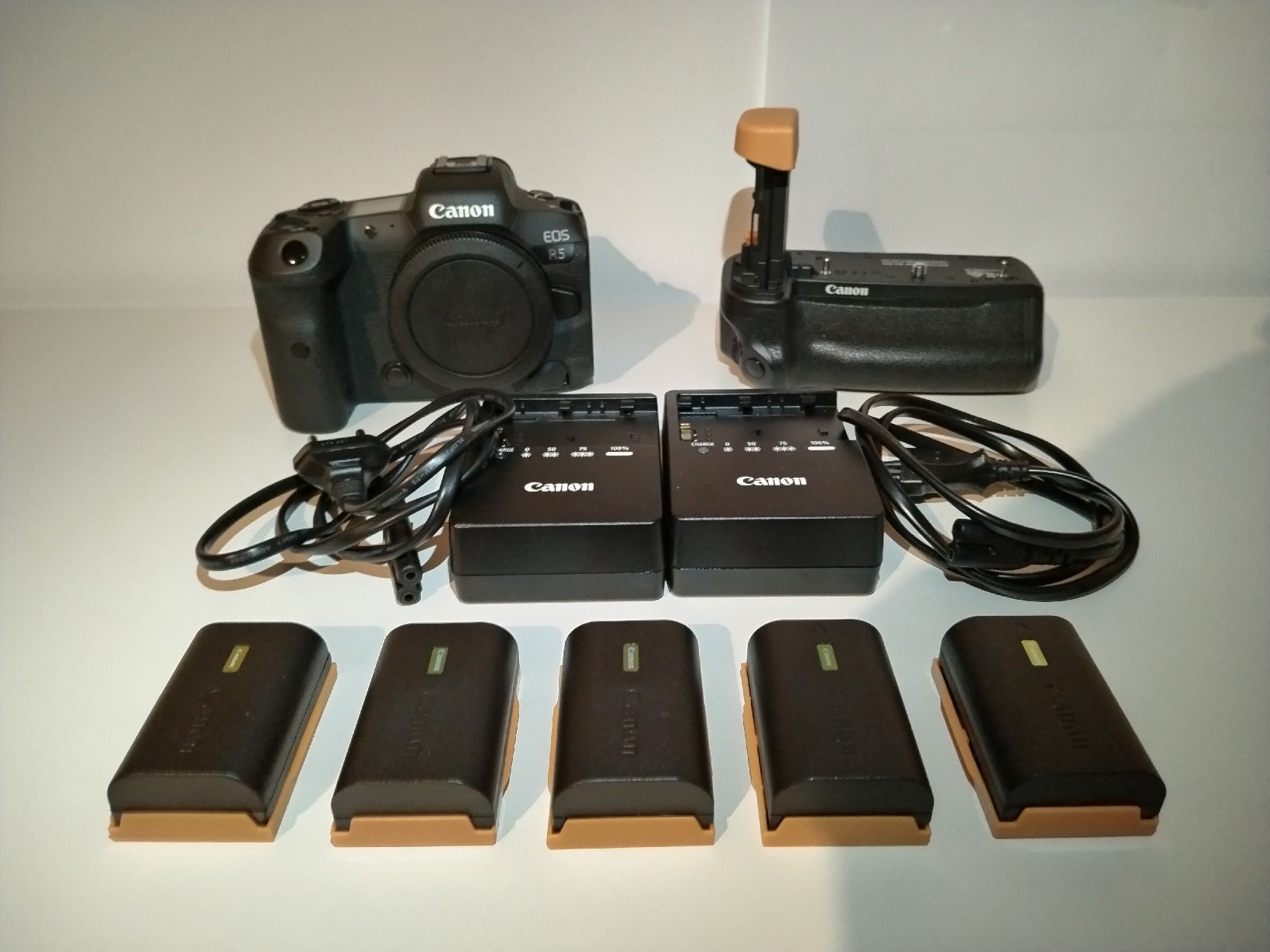 Canon Appareil photo: Canon EOS R5 + accessoires – Neuf (Voir description) à Bex par djaddict