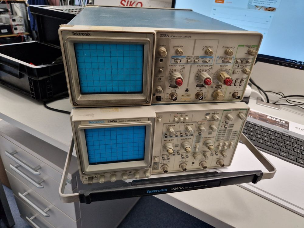 Oszilloskop Tektronix 2213A und 2245A (Defekt) in Goldau für CHF 1 ...