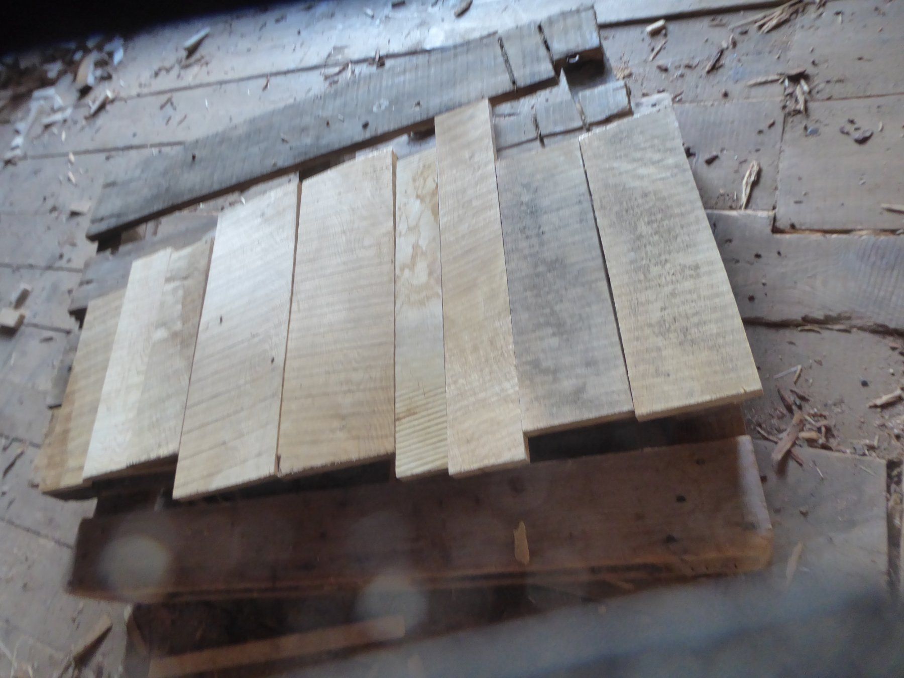 Articoli in legno: Eichebrettli 2 cm – Usato da Sumiswald venduto da Hennri1 1
