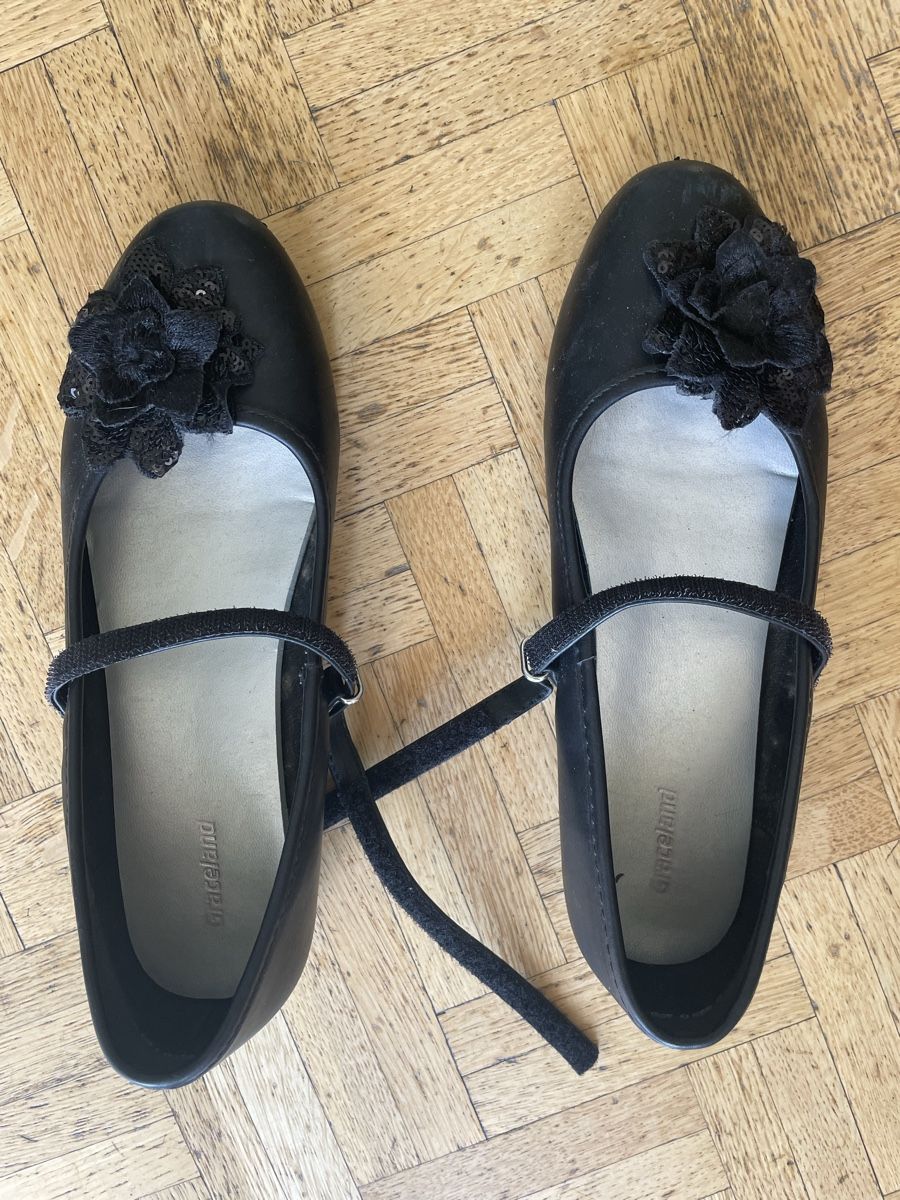 Schuhe für Mädchen: Schwarzr Ballerinas 37 – Gebraucht aus Zürich von Uhluupu
