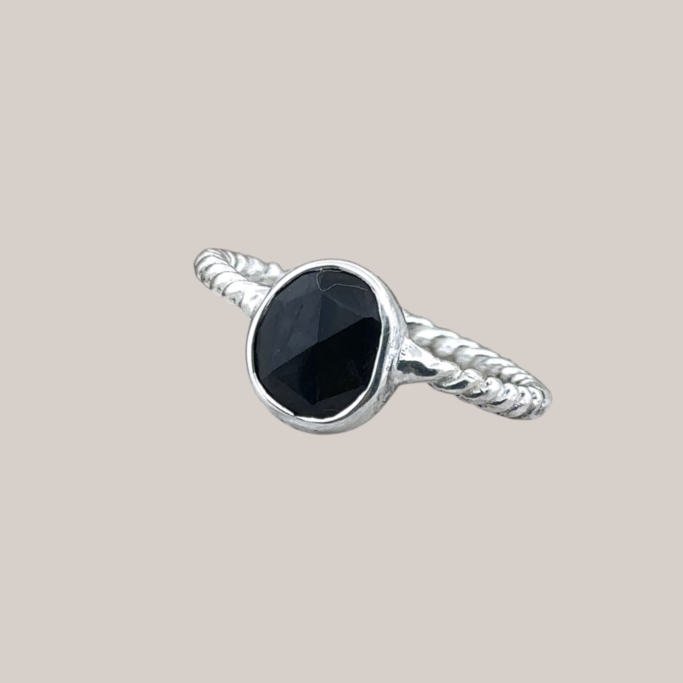 Olga Ribler Anelli: Silberring mit Onyx Stein, Grösse 58 – Nuovo (secondo la descrizione) da Luzern venduto da MonikaS03 3