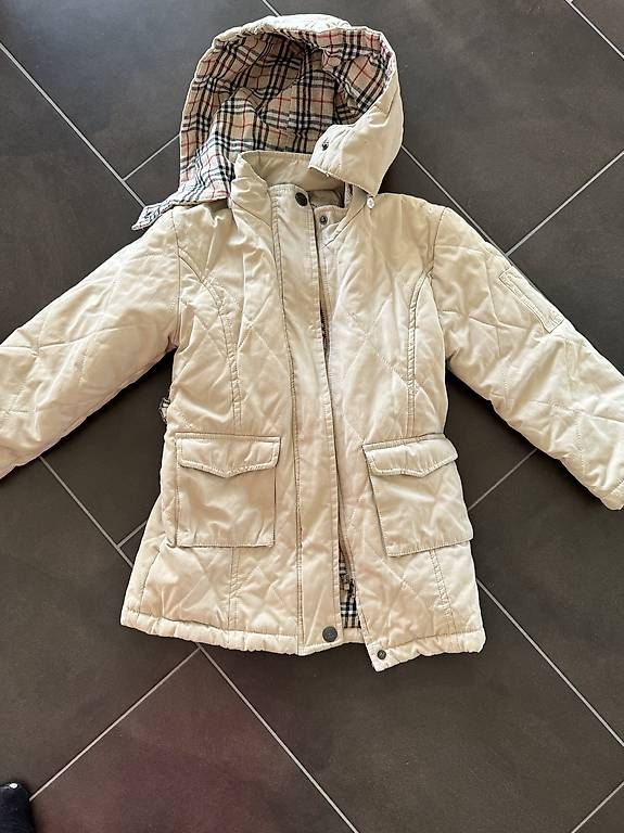 Jacken: Burberry Winterjacke neuwertig – Gebraucht aus Freienbach von ang_8xxz