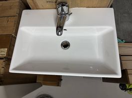 Waschbecken / Lavabo aus Keramik