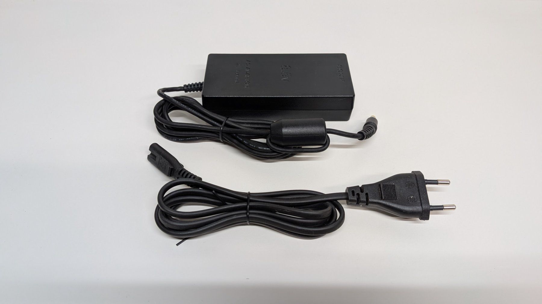 Sony Adattatori & Cavi: Original Netzteil zu PlayStation 2 Slim – Usato da Menziken venduto da mame18