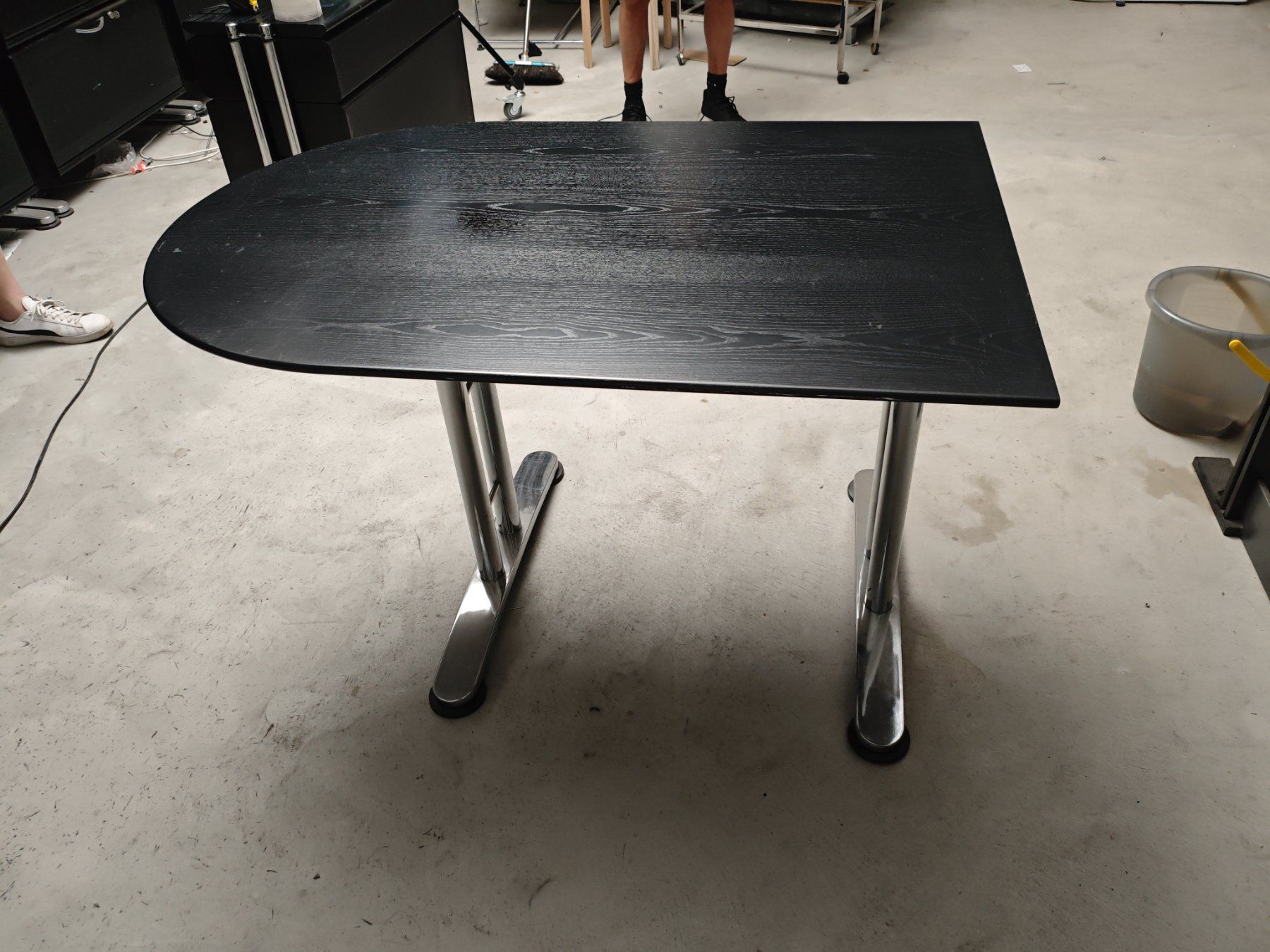 Tavoli: Schwarzer Halbmond-Tisch – Usato da Dübendorf venduto da tho_v2cs