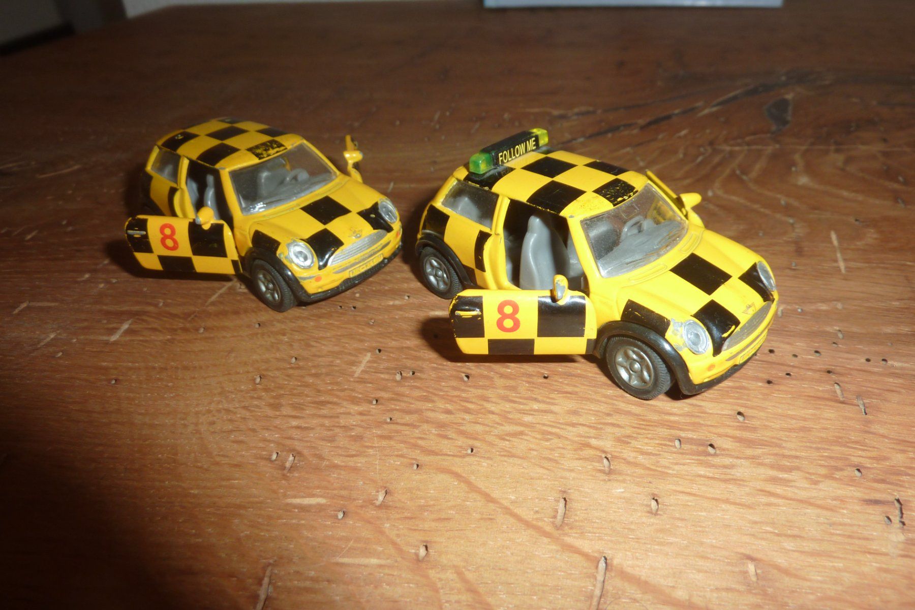 Giocattoli: Mini Cooper, 2 Spielautos, gelb, schwarz – Usato da Lausen venduto da akira003