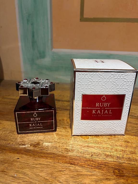 Profumi & Eau de Toilette: Kajal Ruby Eau de Parfum  100 ml – Usato da Einsiedeln venduto da cpu_99fn