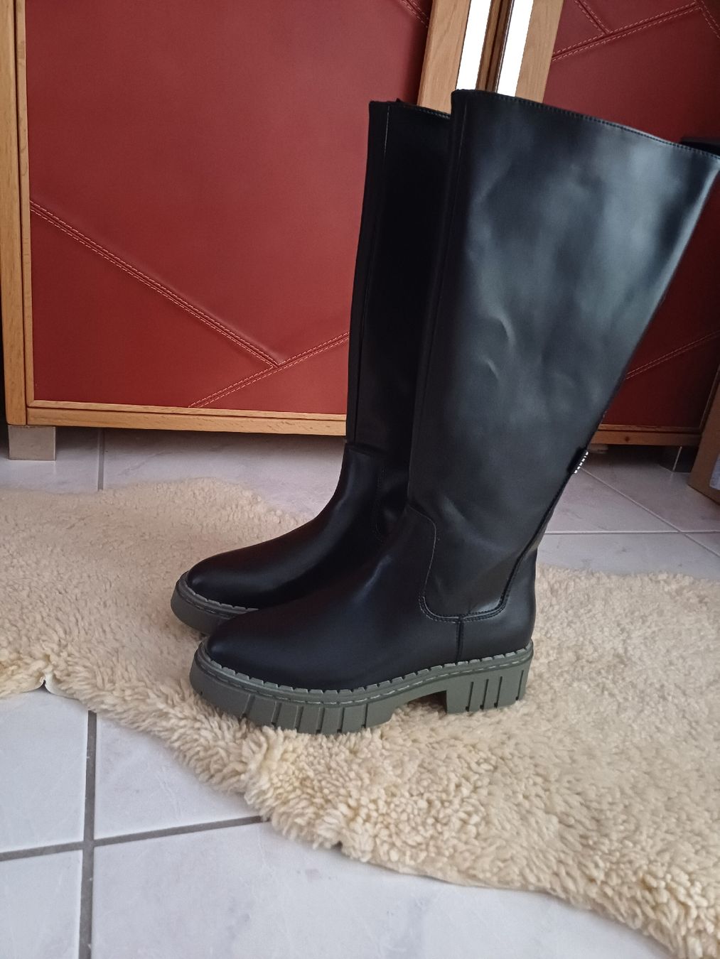 Esprit Scarpe da donna: Schwarze Stiefel Esprit Grösse 41 – Nuovo (secondo la descrizione) da Unterägeri venduto da huc_2gsq 3
