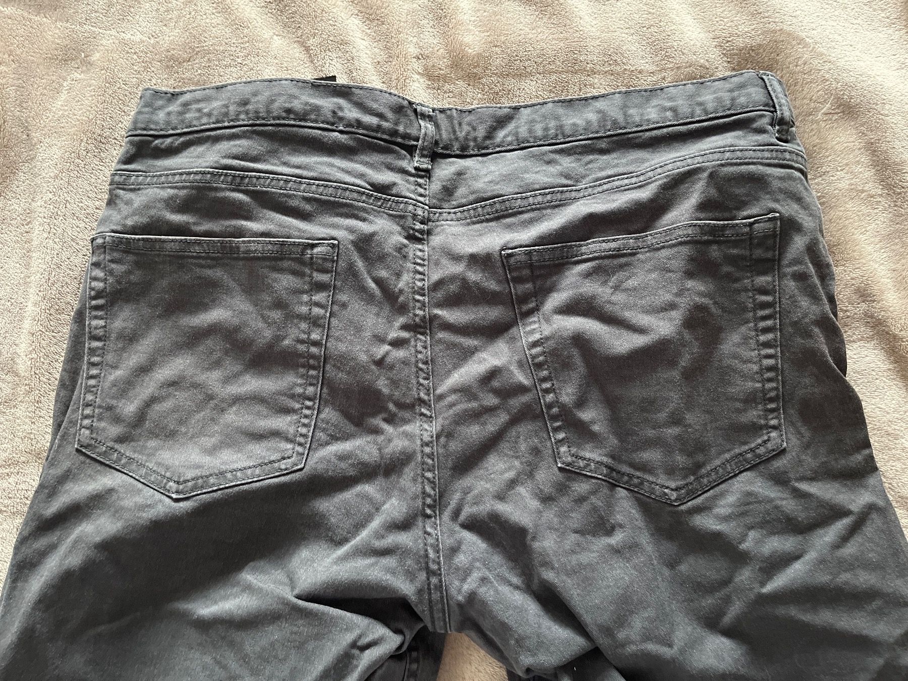 H&M Pantaloni: Short gris H&M – Usato da Le Locle venduto da Mayd_h 6