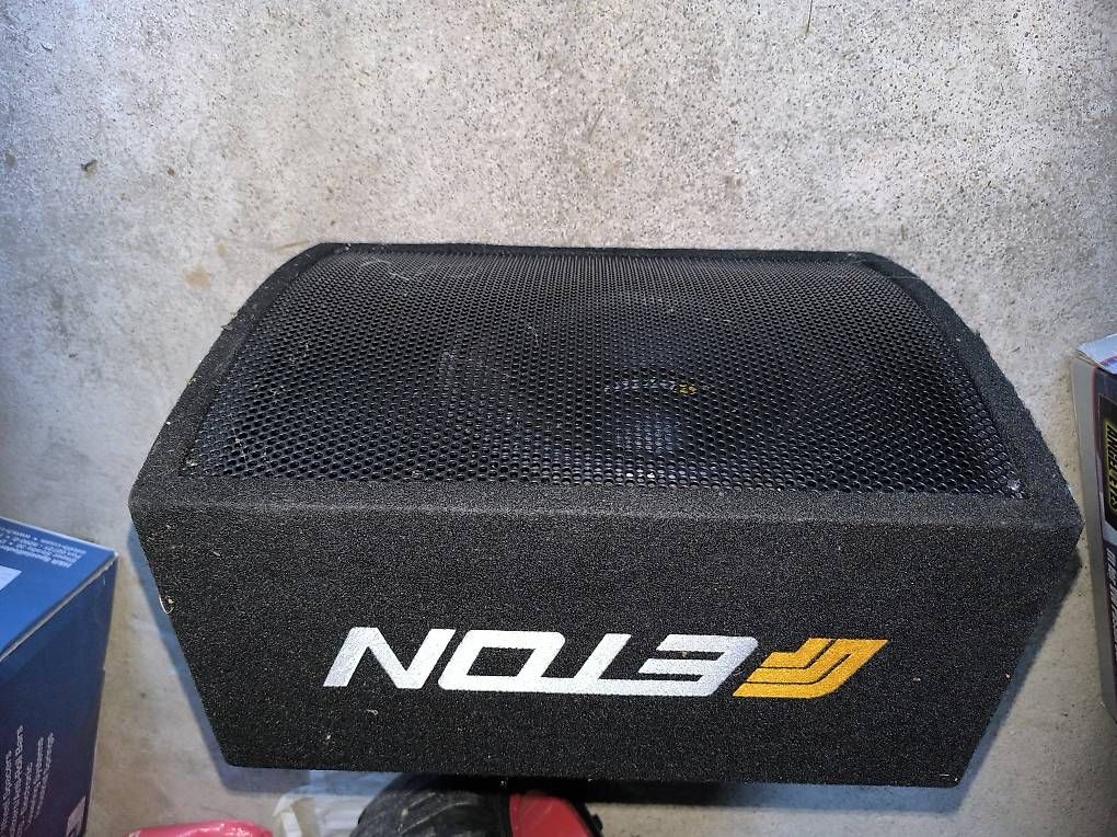 Haut-parleurs: Subwoofer mit verstärker – D'occasion à Herisau par ste_x2x2