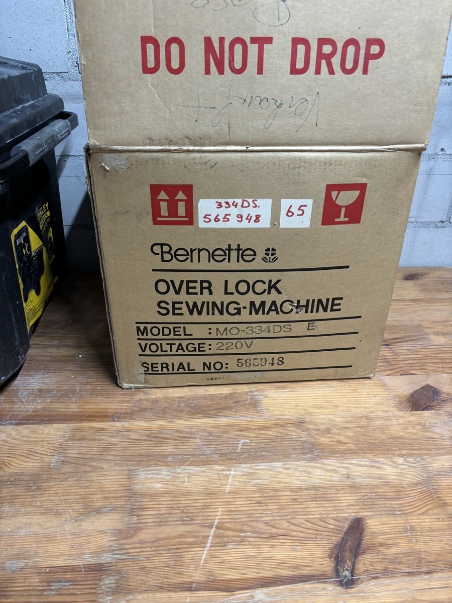 Bernina Machines à coudre: Bernette Overlock Nähmaschine MO-334DS 220V im Karton – D'occasion à Horn par mamahje 2