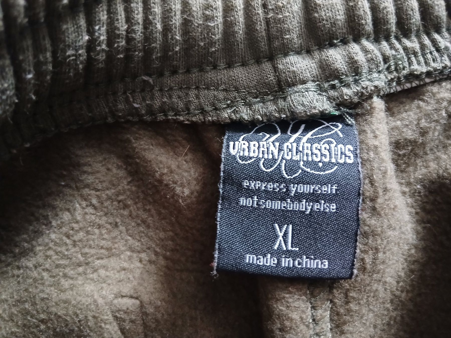 Pantaloni: Shorts Urban Classics vert taille XL – Usato da Satigny venduto da Asaksa