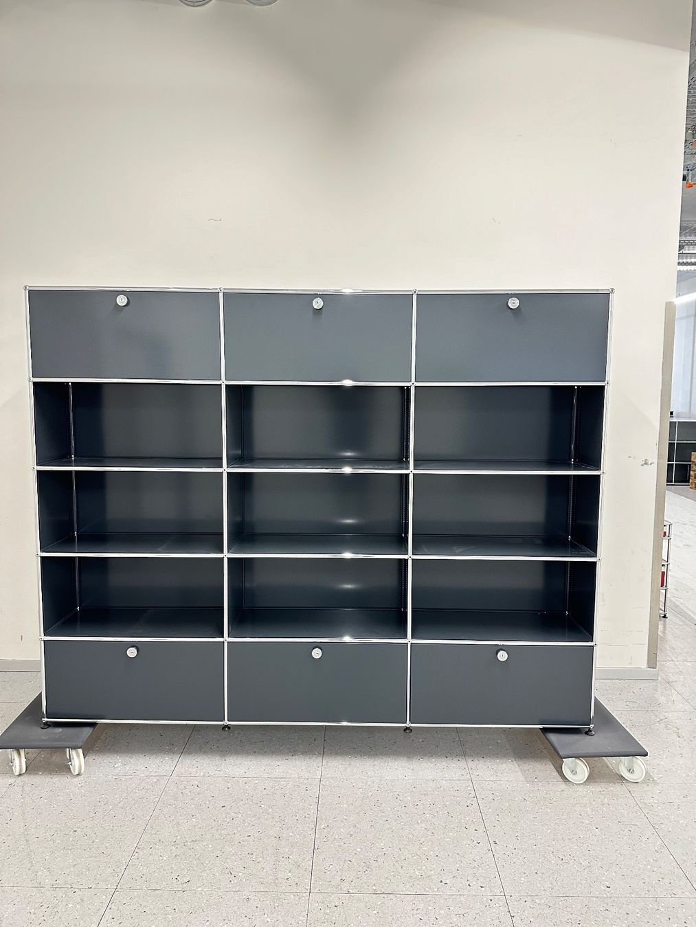 USM Scaffali: USM Highboard 3x5 Anthrazitgrau, Top Zustand – Usato da Grenchen venduto da Design-Outlet 1
