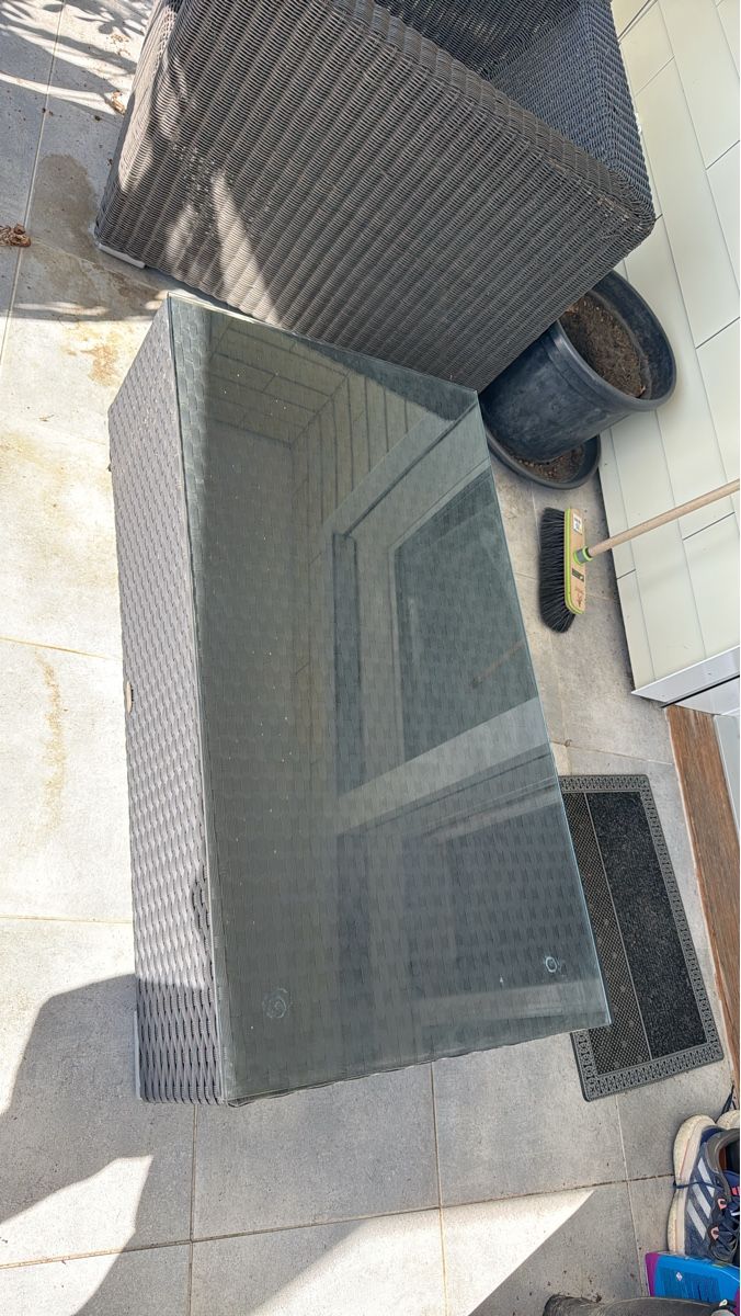 Tavoli: Gartentisch Rattanoptik mit Glasplatte gebraucht – Usato da Pfäffikon ZH venduto da sim_8xy7