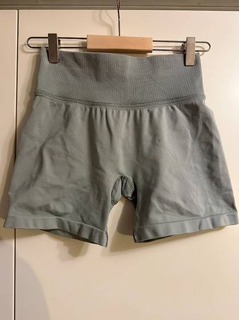 TEVEO GYM-SHORTS IN GRAU, GRÖSSE S