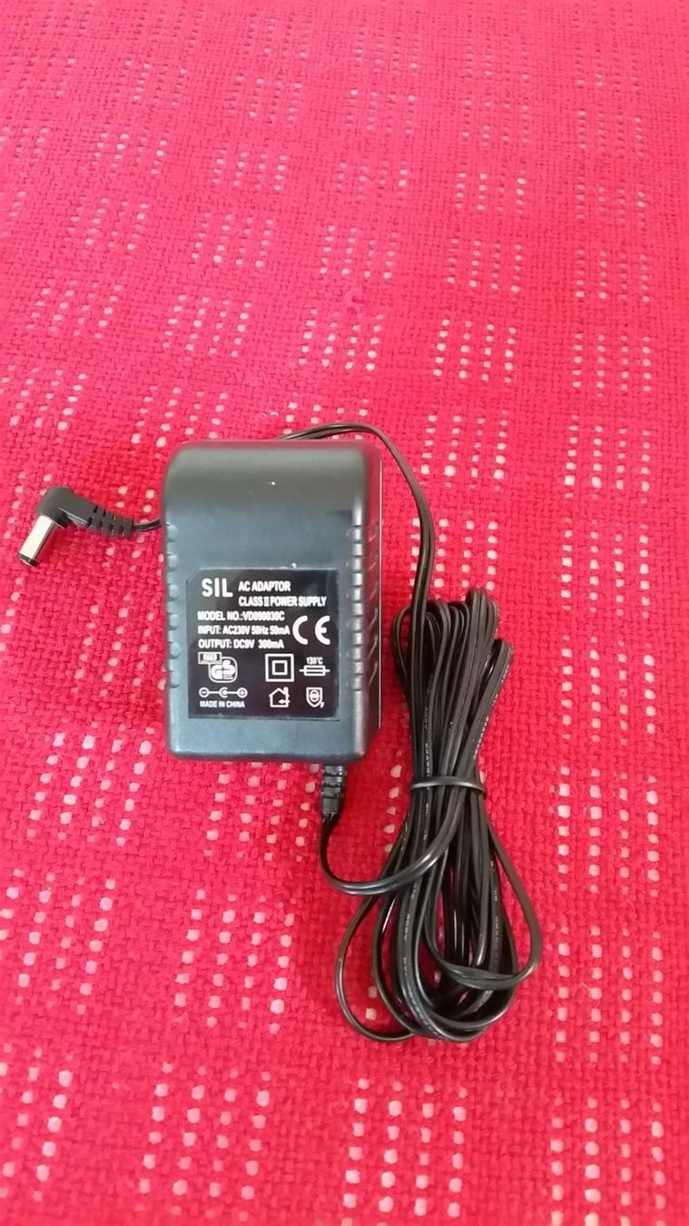 Laufwerke & Adapter: Universal AC Adapter – Gebraucht aus Winterberg ZH von Gemini63